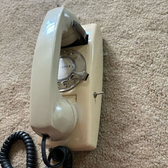 Vintage Comdial Beige Rotary Dial Wall Phone - Picture 2 of 11